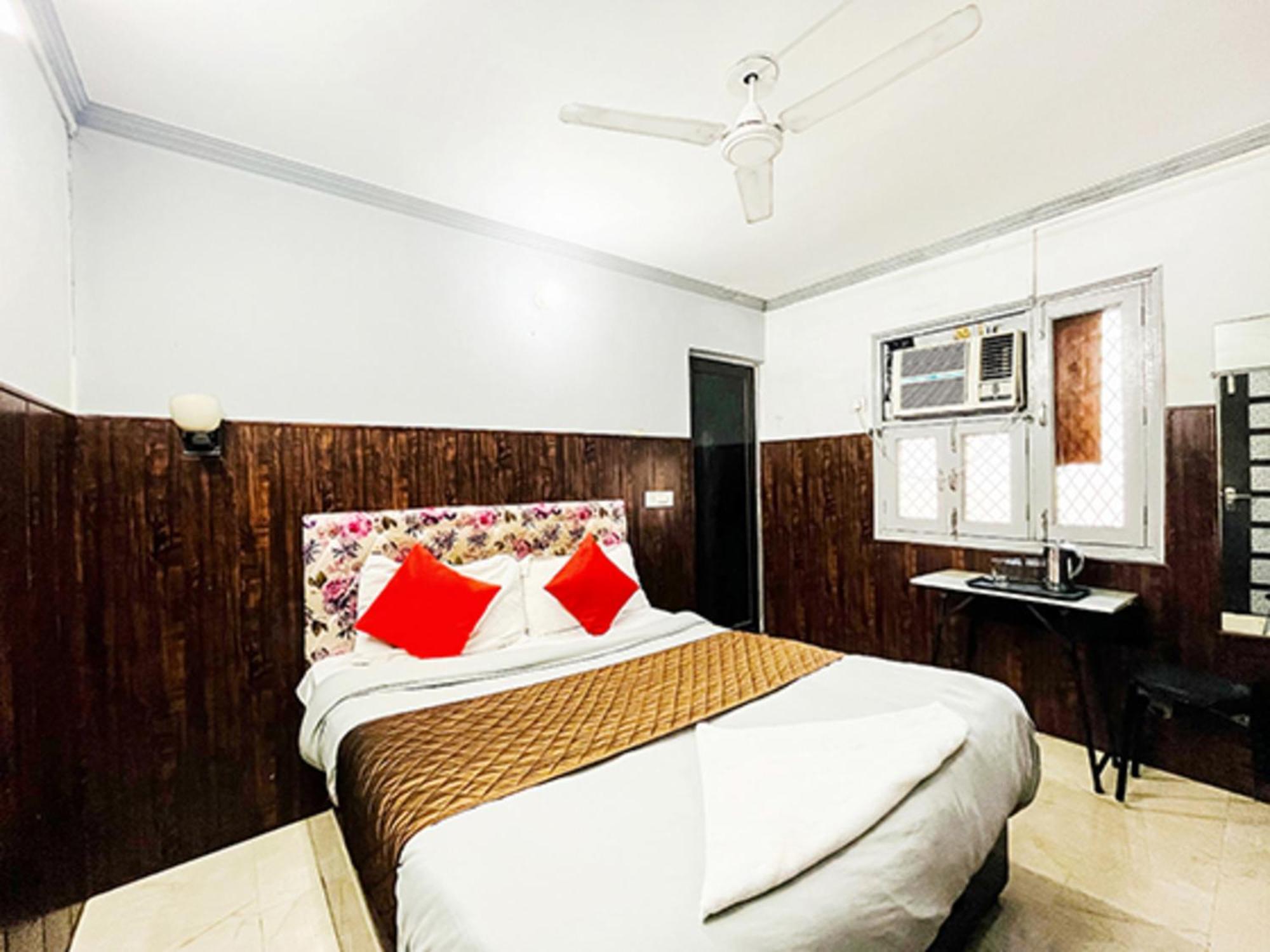 Hotel Commodo - Near Dhaula Kuan New Delhi Exterior photo